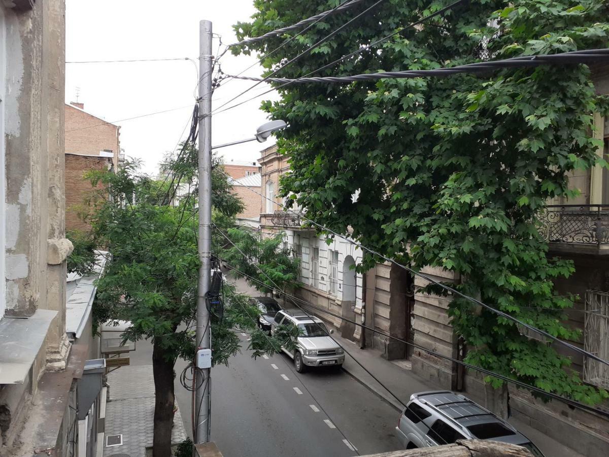 Woodmood Hostel ティビリシ エクステリア 写真